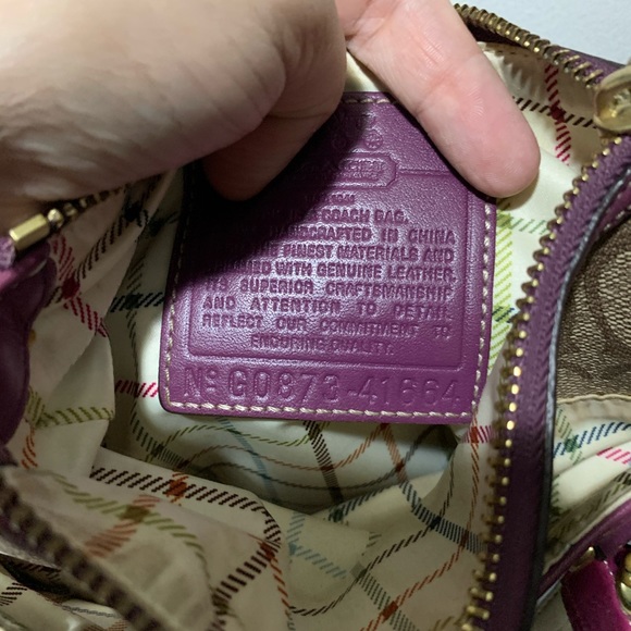 Coach Legacy Swingpack - Picture 3 of 5